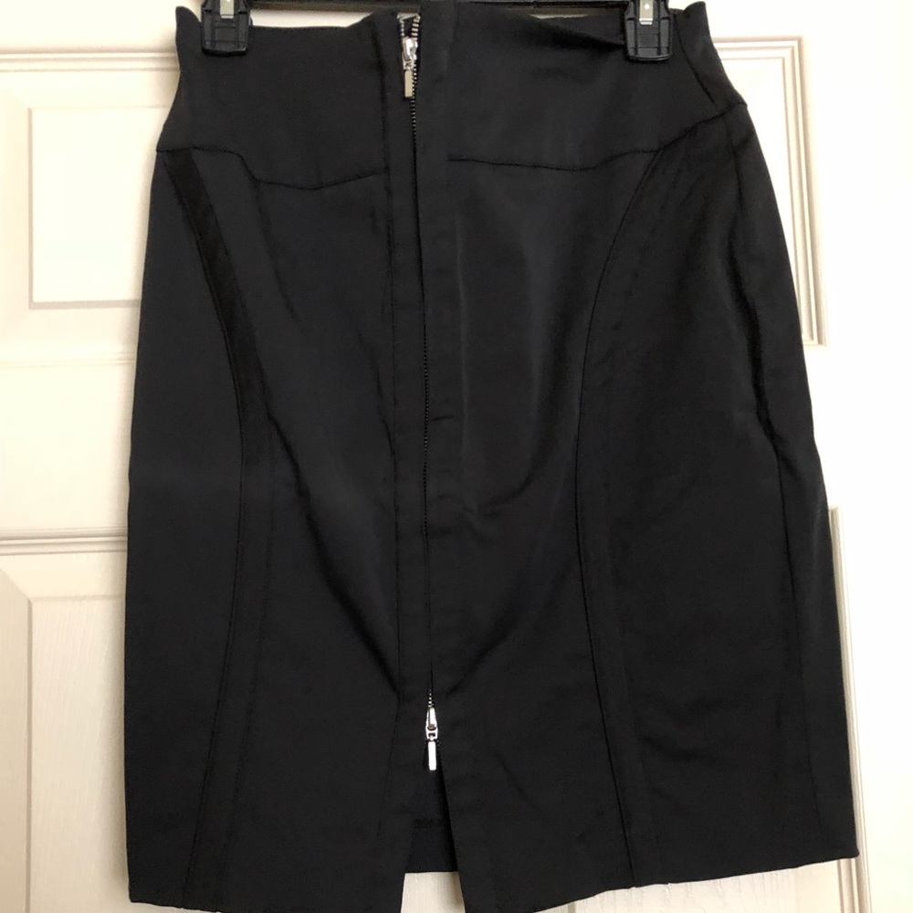 Kenar- black skirt- large zipper front- size 6